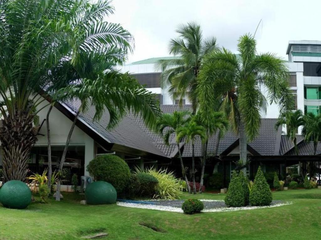The Ritz Hotel At Garden Oases Davao City Kültér fotó